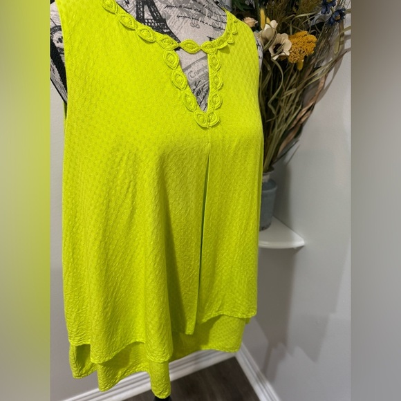 Crown & Ivy Lace trim/ layered Vibrant Green Sleeveless Women's Top size Large - Picture 8 of 10